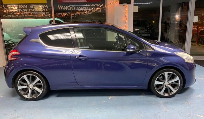 Peugeot 208 full