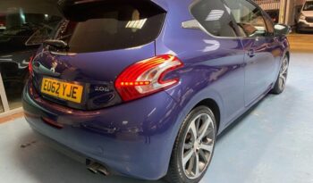 Peugeot 208 full