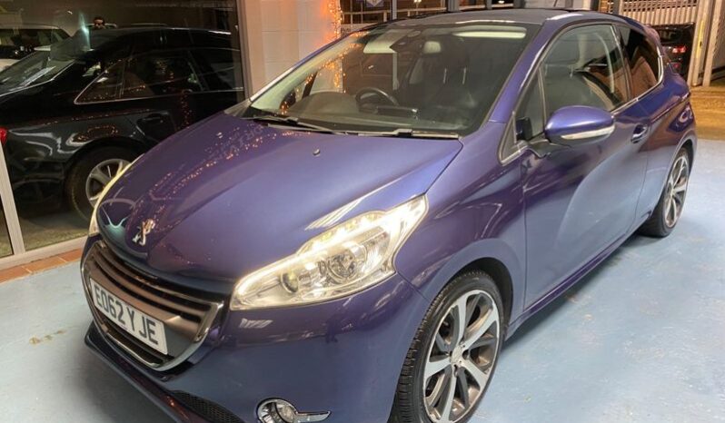 Peugeot 208 full